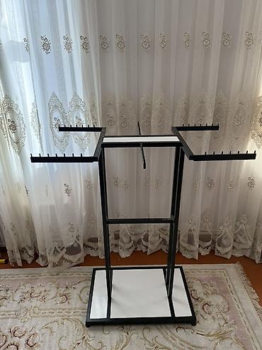 Stend vitrinləri: Hərəsindən 2 ədəd var. 150 m alınıb. Biri 60 m satılır. Tək tək almaq — 3