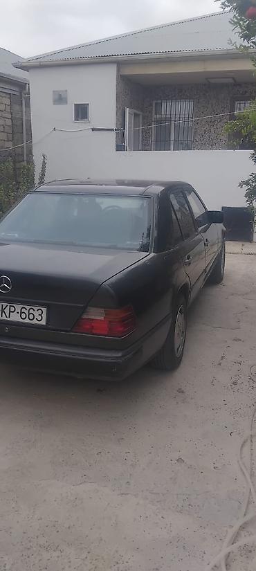 Mercedes-Benz: Mercedes-Benz E-Class: 3 l | 1988 il Sedan — 4
