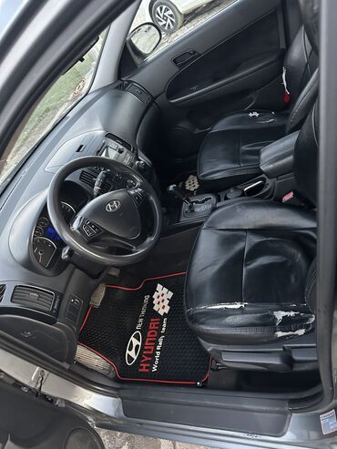 Hyundai: Hyundai i30: 1.6 l | 2010 il Sedan — 8