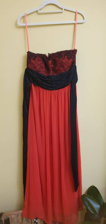 Haljine: Svečane i elegantne haljine u M veličini. Cena 700-1500din. Pošaljite — 1