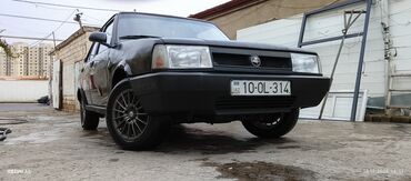 Tofas: Tofaş Şahin sedan – qara rəng, 4 qapı, arxa ötürücülü. Xüsusiyyətlər — 12