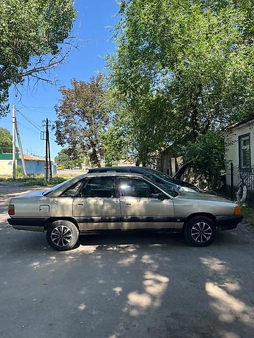 Унаа сатуу: Audi 100: 1986 г., 1.8 л, Кол менен иштөөчү, Бензин, Седан — 3