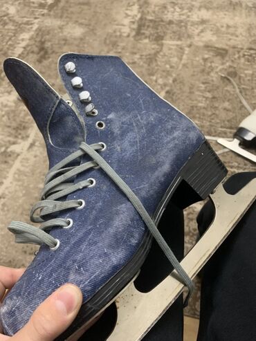 Коньки: Продам 2конька синие размер 37 в среднем состоянии с Москвы Белые — 3