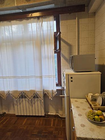 xacmaz ev satilir: Qorodok naprotiv Evropa otel 
5/3 stalinka 
2 komanti 
sredniy remont — 6