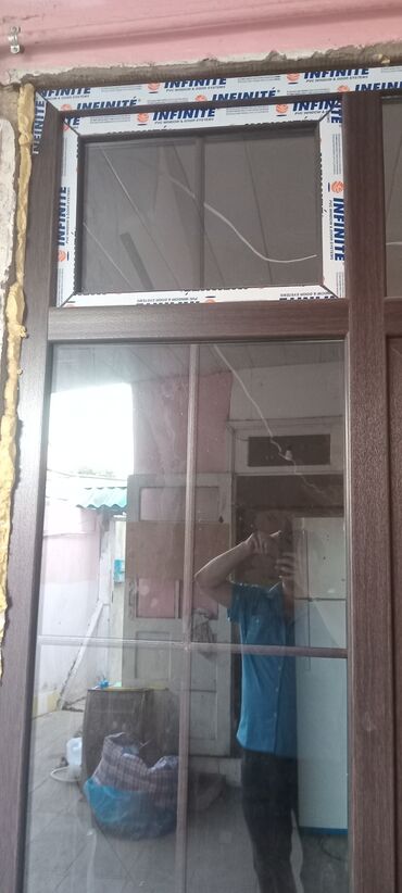 Plastik qapılar: PVC vitraj qapı-pəncərə sistemi - Material: tünd ağac rəngində PVC — 10