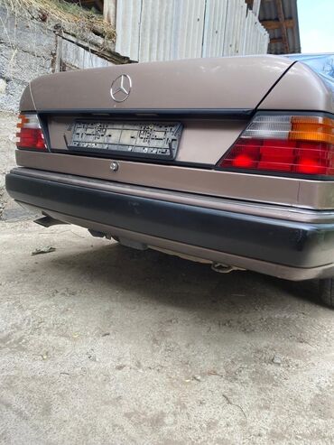 Mercedes-Benz: Mercedes-Benz 220: 1993 г., 2.2 л, Механика, Бензин, Седан — 10