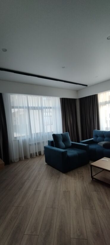 Шторы и занавески: Ош базарында арзан баада шторалар сатылып жатат.Большой — 24