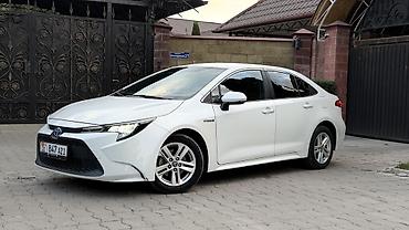 камри 75 2022: Toyota Corolla: 2020 г., 1.8 л, Вариатор, Гибрид, Седан — 1
