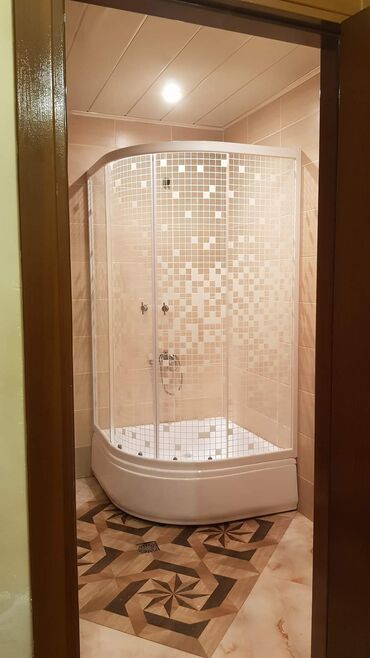 Duş kabinaları, arakəsmələr: Yeni Üstü açıq kabina, Künc üçün, Ödənişli çatdırılma — 25