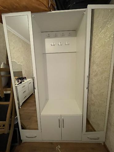 2ci el dehliz dolabi: Ağ rəngdə dəhliz üçün giriş dolabı/portmanto. Funksional dizayn: - — 4