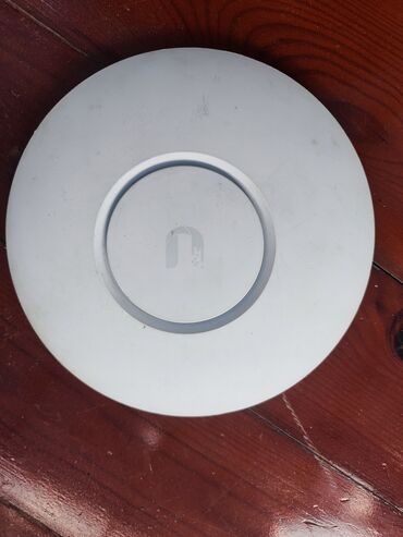 Мониторы: UniFi AP AC lite. az istifadə olunub. yenisi 180 AZN-di