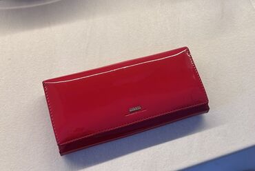 красный кошелек: Лакированный кошелек CANEVO Отделения для купюр, монет и карт