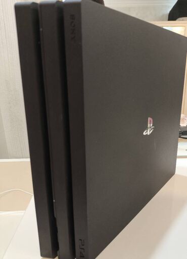 PS4 (Sony Playstation 4): Yaxşı vəziyyətdədi içində 10-a yaxın məşur oyunlardan var proşivkalı — 7