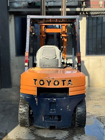 январи 5 1: Погрузчик, Toyota, 2005 г., Колесный, Вилочный — 7