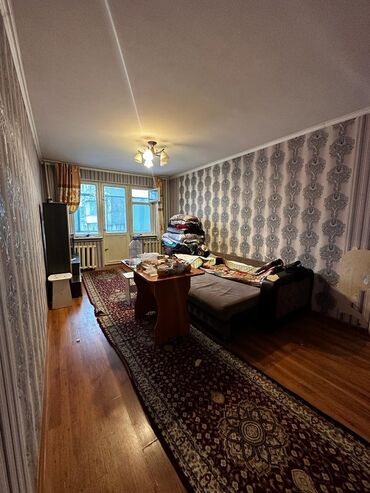 молодая гвардия боконбаева квартира: 2 комнаты, 46 м², Индивидуалка, 3 этаж, Старый ремонт