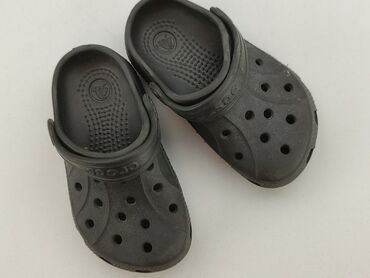 wygodne kapcie do przedszkola: Kapcie Crocs, 23, Używany