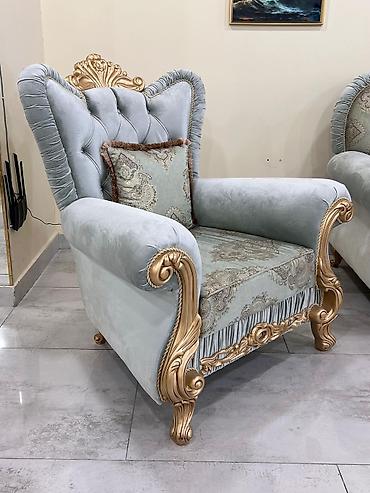 salon divan: Klassik üslubda 3 parçalı dəst – 1 ədəd 3 nəfərlik divan və 2 ədəd — 3