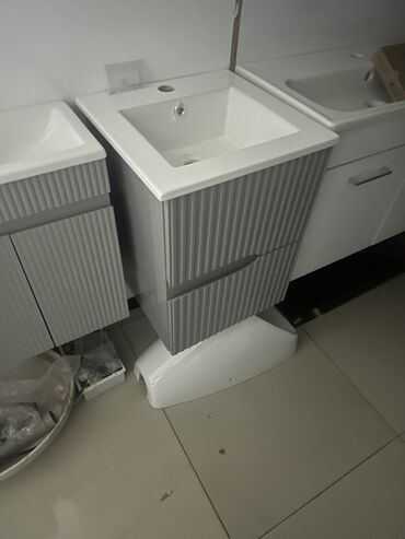 Unitazlar: Divara quraşdırılan, ağ rəngli bu tualet müasir vanna otağı dizaynları — 9