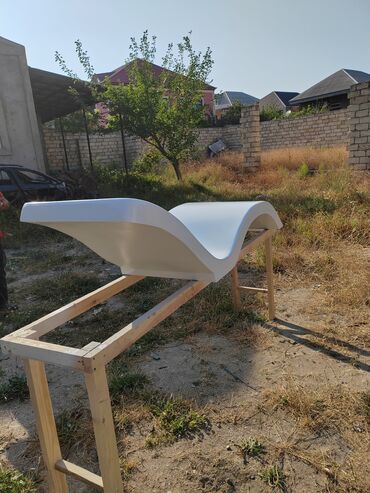 Lejankalar, şezlonqlar: Şezlong 
Lejenka. 
Hovuz içi özel tasarım — 2