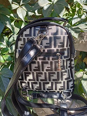 kipling monkey: Продаю рюкзачок. Новый. Покупала за 1 500 сом. Высота: 24 см. Ширина — 3