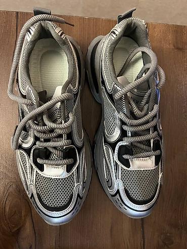 tech flees: Новая.Кроссовки в стиле dad-shoes. 41- размер. Толстая подошва которая — 10