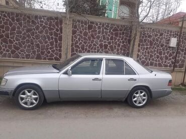 mercedesbenz 200: Mercedes-Benz E 230: 2.3 l | 1990 il Sedan