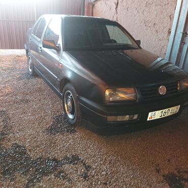 срочно продать машину: Volkswagen Vento: 1992 г., 1.8 л, Механика, Бензин, Седан