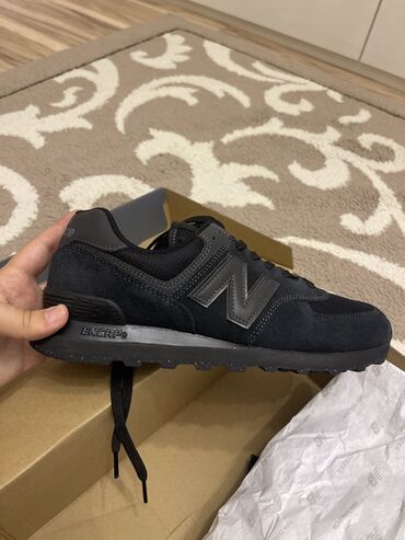 Ayaqqabılar: New Balance kişi idman ayaqqabısı ölçünü yanlış vurduğum üçün satıram