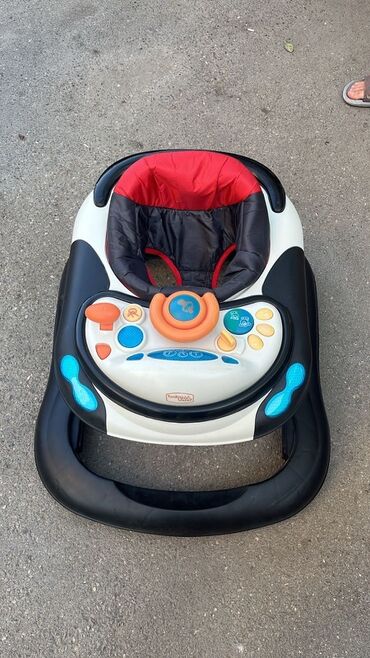 Oyuncaqlar: Uşaq gəzdirici (walker) - Marka: Baby Mix (paneldə loqo görünür) -