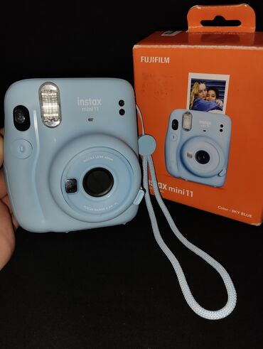 Фотоаппараты: Продаю фотоаппарат моментальной печати Fujifilm instax mini 11