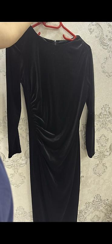 mexmer parca: Qadın axşam geyimi – qara məxmər don - Material: yumşaq, parlaq — 1