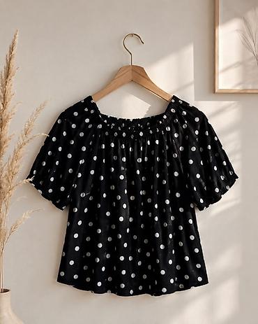 qara koynək: Qara-ağ “polka dot” naxışlı qadın bluzası - Model: elastik büzgülü — 2