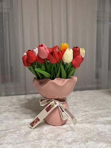 корзина цветы: Керамическая вазочка/подача на ножке с волнистыми краями. Отличный — 1