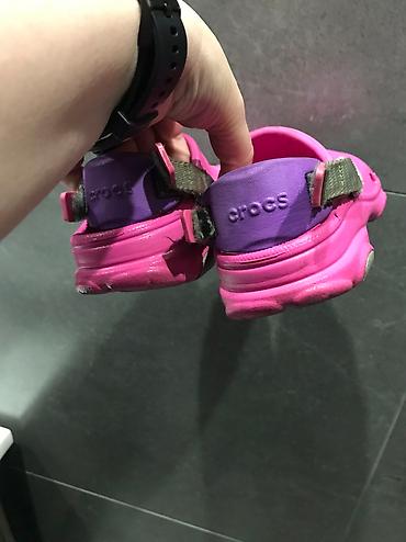 Детская обувь: Продаю две пары оригинал crocs с утеплением и без.Идеально на at lalafo.kg — 7 Детская обувь: Продаю две пары оригинал crocs с утеплением и без.Идеально на — 7