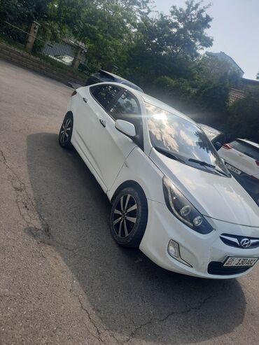 Hyundai: Hyundai Solaris: 2013 г., 1.4 л, Механика, Бензин, Седан