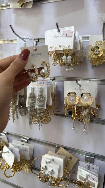 Bijuteriya dəstləri: Qadın bəzək aksesuarları – geniş seçim Məhsullar: - Qızılı tonlarda — 36