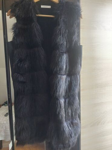 crne sa: Reserved, M (EU 38), Faux fur, color - Black