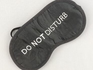 Dodatki i akcesoria: Czarna opaska na oczy z napisem "DO NOT DISTURB" to praktyczny dodatek