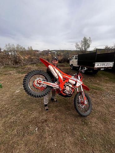 ktm мотоциклы: Эндуро/кросс мотоцикл SX V9 PRO (оранжево‑белая графика) двигатель ybs — 2