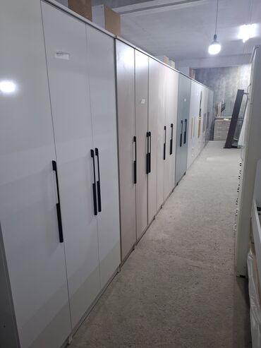 Шифоньеры: В прдоже трехстворчетый шкаф с разными расцветками размером — 9