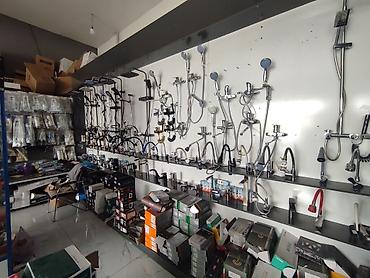 Унитазы: Унитаз COCO белого цвета с напольным креплением и квадратной чашей — 7