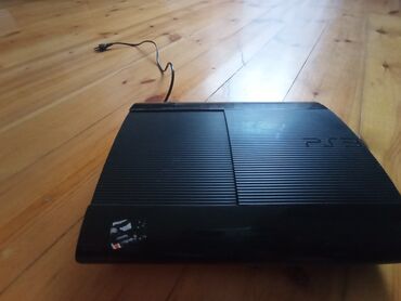 plestation 3: PlayStation 3 içinde 32 oyun var 1 pult verilir