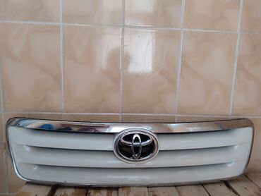 кузовные детали на фит: Решетка радиатора Toyota Б/у, Япония