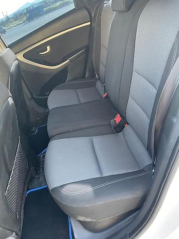 led panel: Hyundai i30 Wagon – ağ rəngli, universal kuzov. Əsas xüsusiyyətlər: - — 7