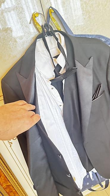 damat: Bəylik smokin kostyumu. 2 il əvvəl cəmi 1 dəfə toy günü geyinilib — 4