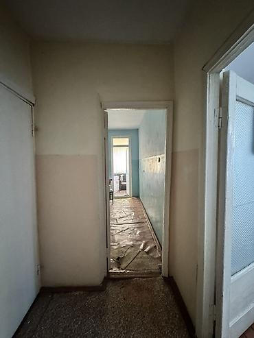 Lənkəran şəhər mərkəzində 2 otaqlı mənzil 5 / 2 ci mərtəbəsi orta