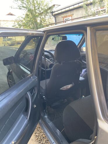 ВАЗ (ЛАДА): ВАЗ (ЛАДА) 2109: 2003 г., 1.6 л, Механика, Бензин, Хэтчбэк — 8