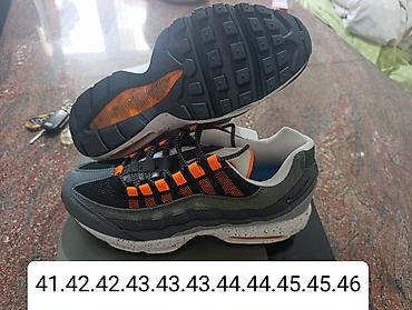Patike: A klasa TN i Nike 95
Brojevi na slikama 
4500 din — 18
