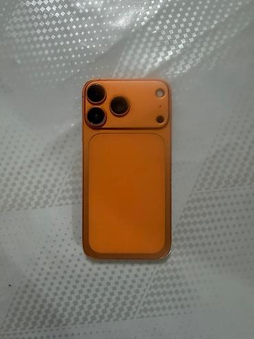 ipone 12 pro: IPhone Xs 256 ГБ. Смартфон в оранжевом чехле. На фото виден экран с — 1