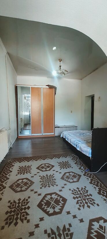 купить квартиру бишкек центр: 2 комнаты, 55 м², Сталинка, 2 этаж, Старый ремонт